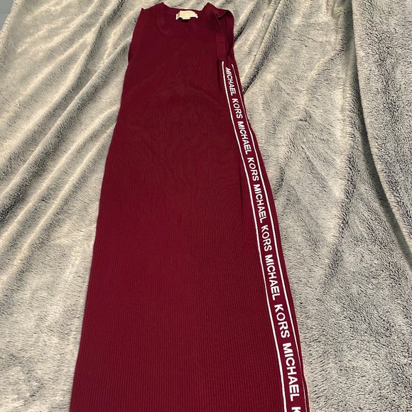 Clothes - Picture 1 of 9